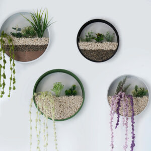 Decoratiune de perete metalica Northern Bayberry alb verde negru 30x30 cm si 25x25 cm cu flori artificiale si capac din sticla acrilica