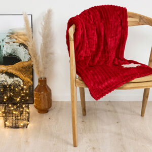 Patura Decoris 150x200 cm poliester rosu pentru confort si stil