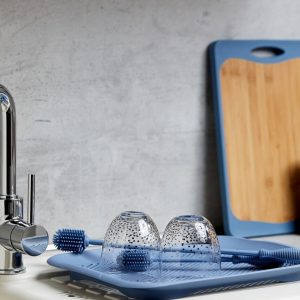 Perie pentru vase Wenko 25 cm silicon albastru curata eficient sticle si vase cu gat ingust - imagine 3