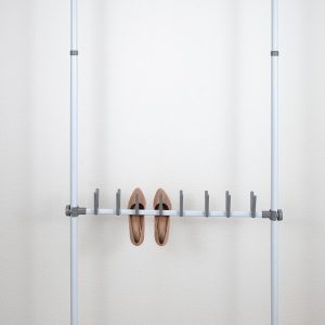 Set bara 94 cm cu agatatori pentru depozitare incaltaminte Wenko Herkules inox si plastic, organizator pentru 8 perechi pantofi - imagine 5